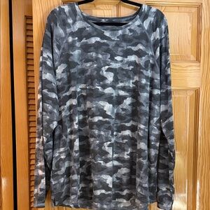 Tek Gear Women's Gray Camouflage Long Sleeve Tee